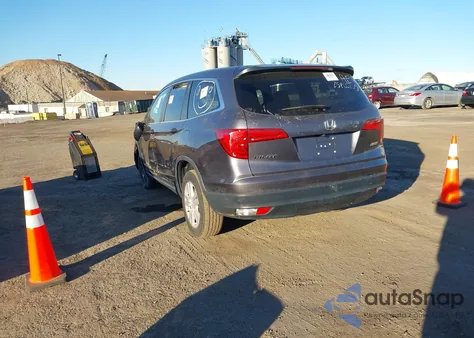 2017 Honda Pilot Lx z USA, uszkodzony, nr VIN 5FNYF6H15HB064484